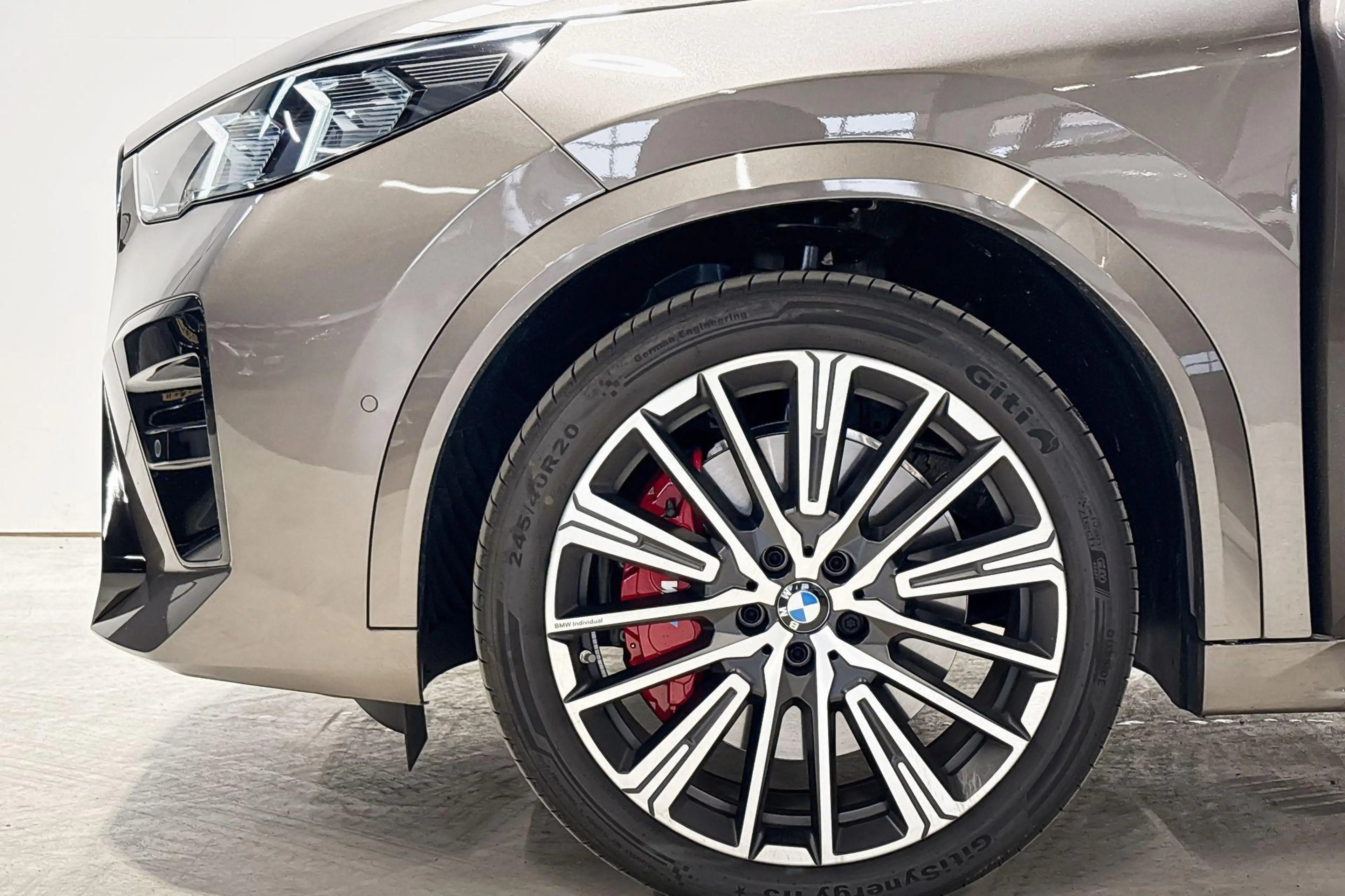 BMW iX2 eDrive20 M Sport Edition Innovation Pack — photo 4