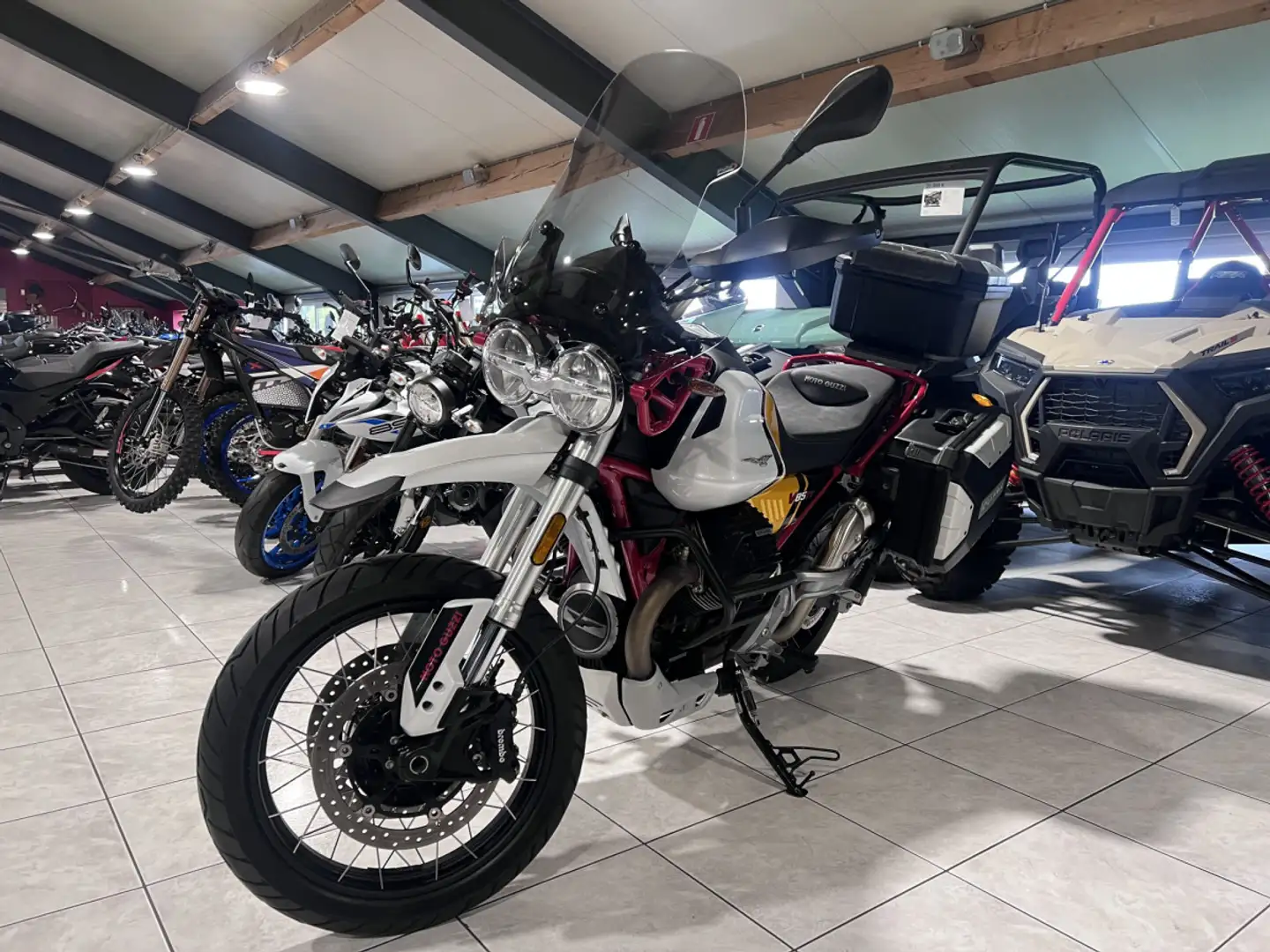 Moto Guzzi V 85 TT Evocative Jaune Giallo - 2