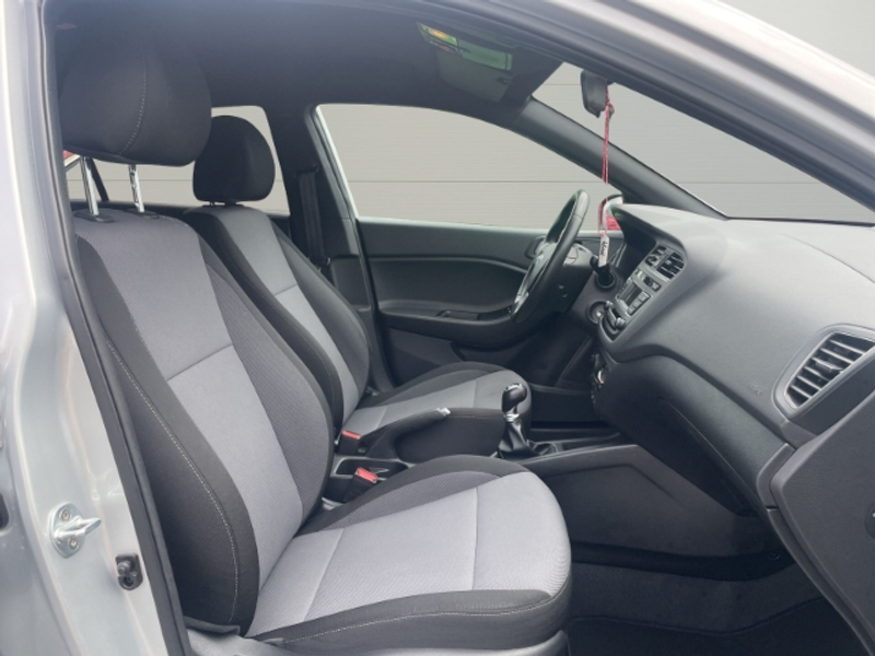 Hyundai i20 Passion 1.2 Bluetooth - Sitzheizung - Lenkradheizu — photo 11