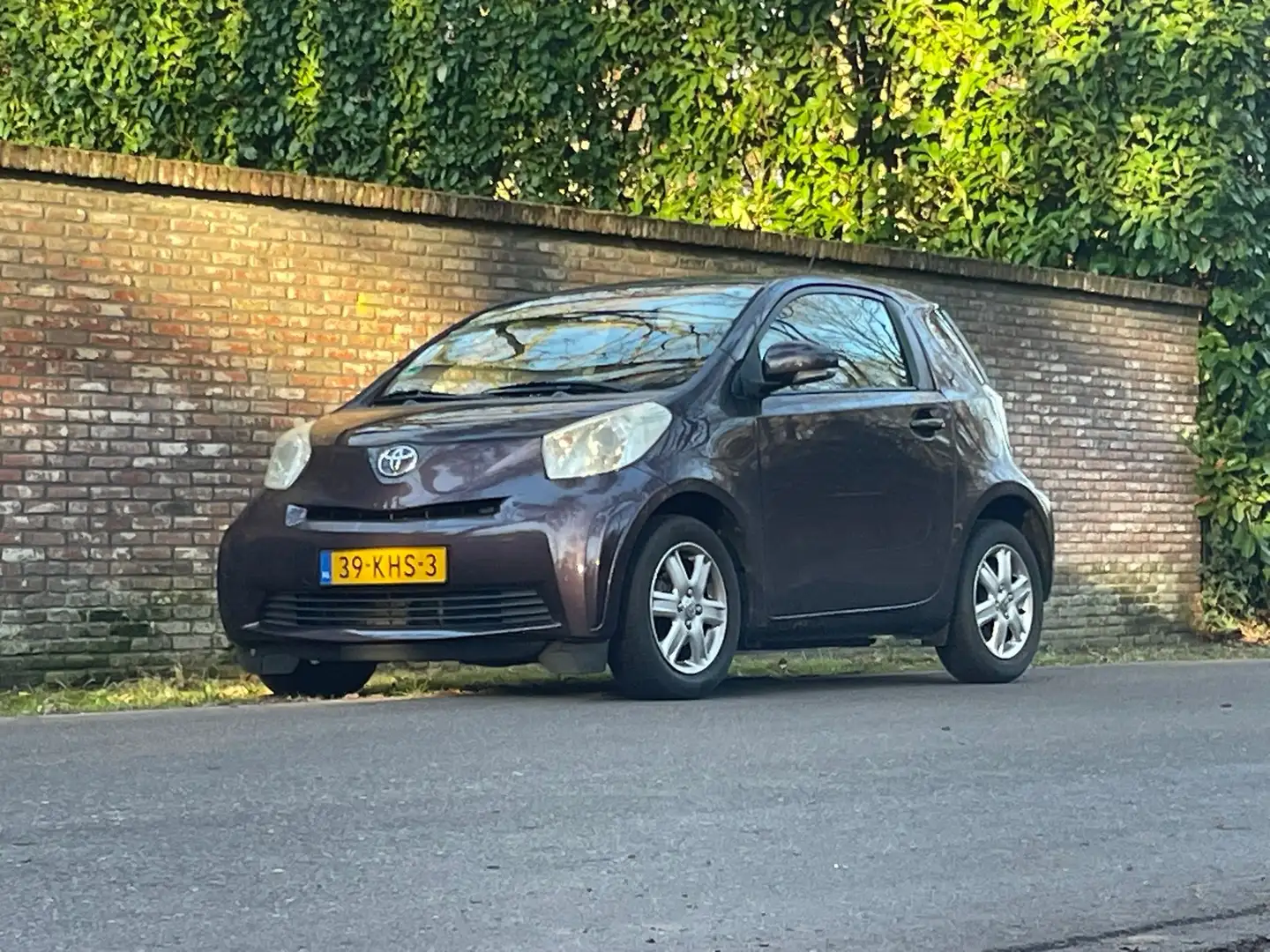 Toyota iQ iQ 1.0 VVTi Comfort met airco, nieuwe APK & beurt Violett - 1