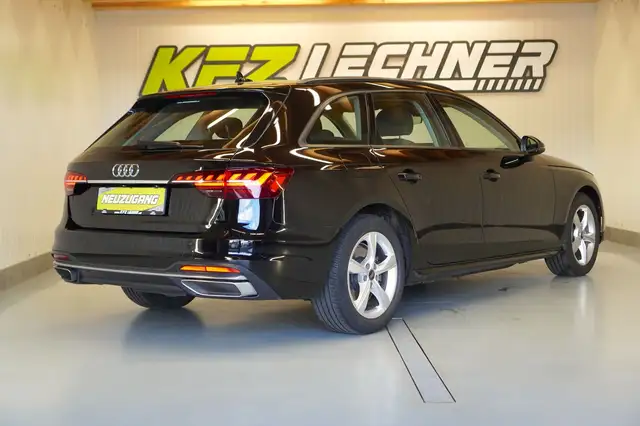Audi A4 view 4