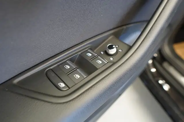 Audi A4 view 14