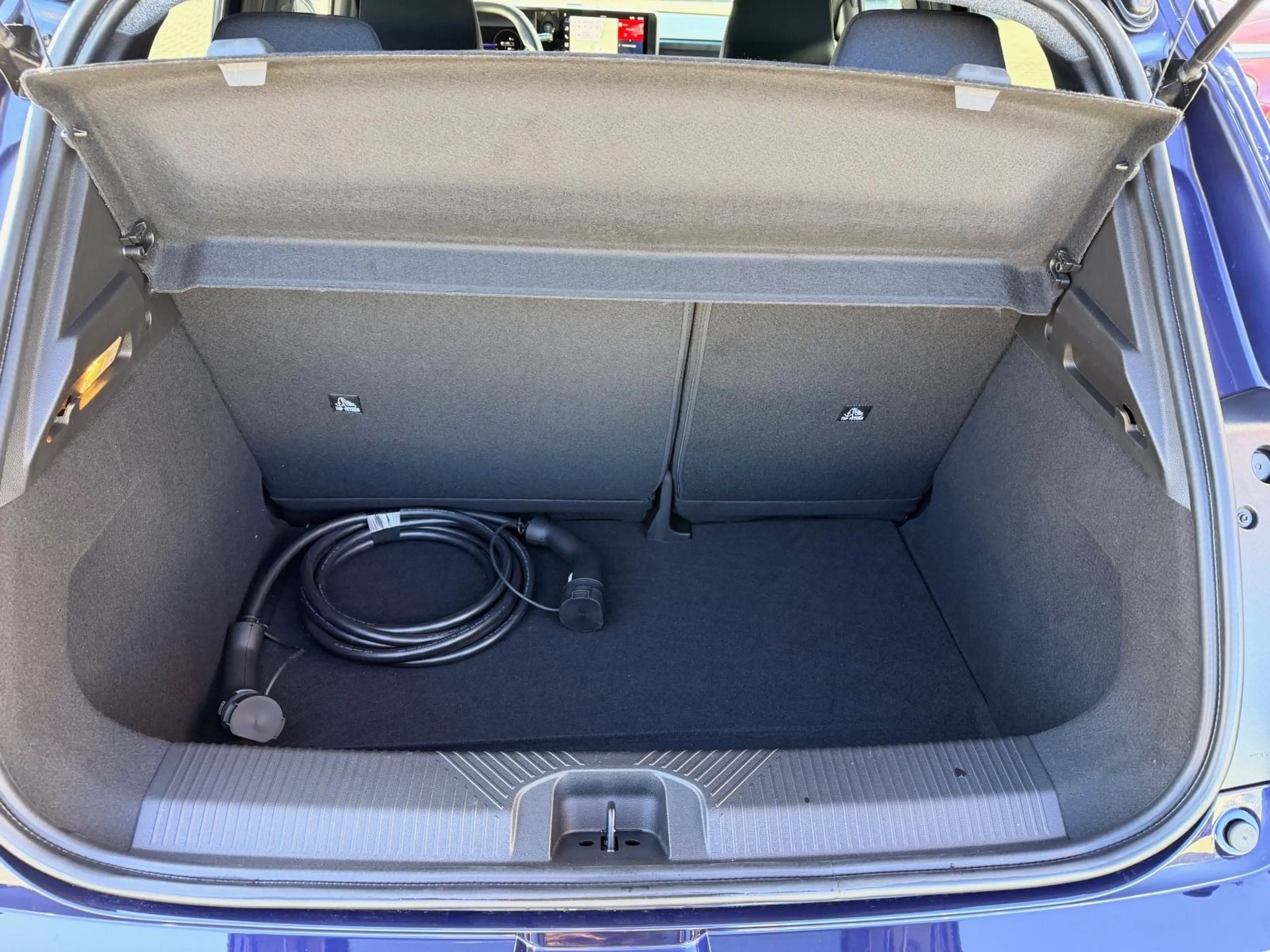 Nissan Micra Advance 40 kWh WINTER ICONIC — photo 11