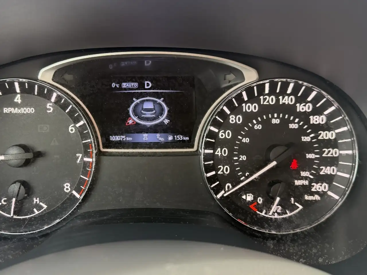 Nissan Pathfinder снимка Nissan Pathfinder