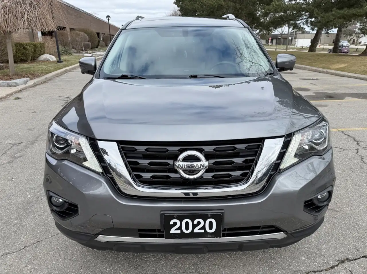 Nissan Pathfinder снимка Nissan Pathfinder