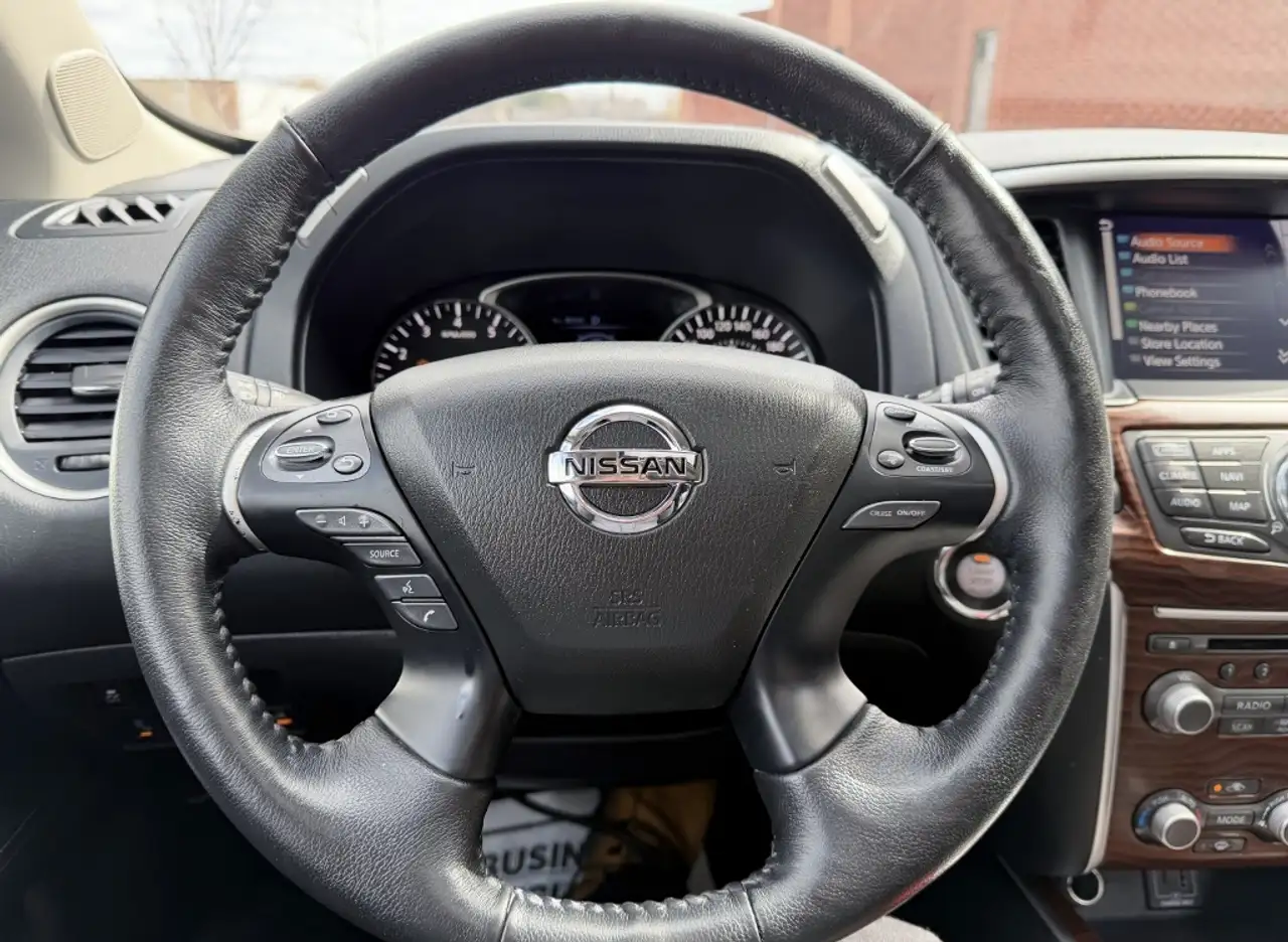 Nissan Pathfinder снимка Nissan Pathfinder