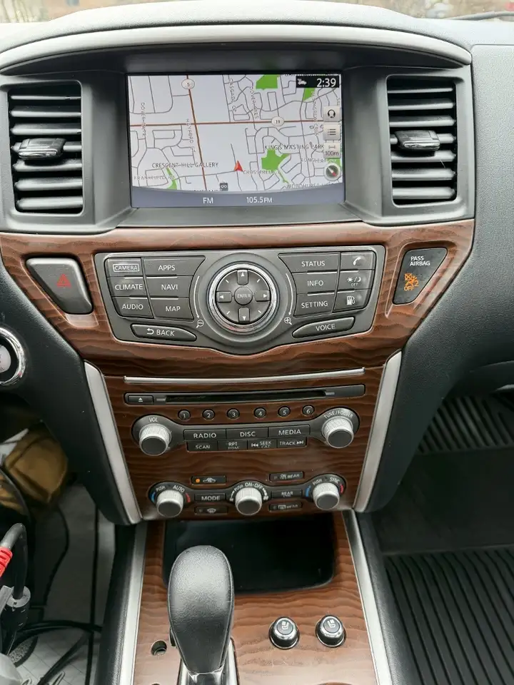 Nissan Pathfinder снимка Nissan Pathfinder