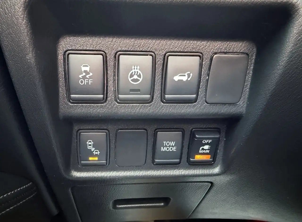 Nissan Pathfinder снимка Nissan Pathfinder
