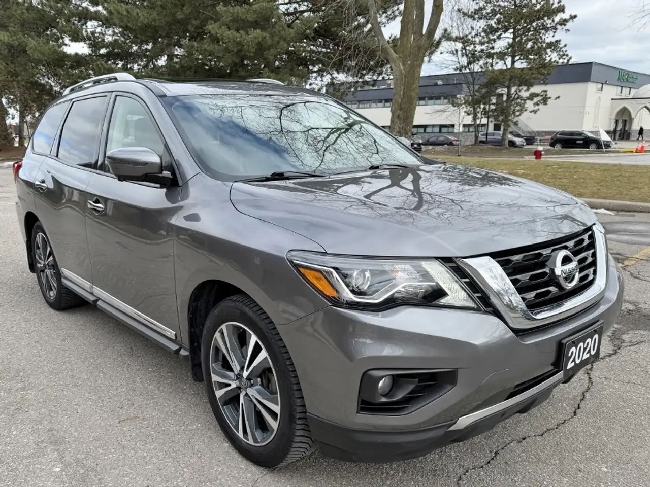 Nissan Pathfinder снимка Nissan Pathfinder