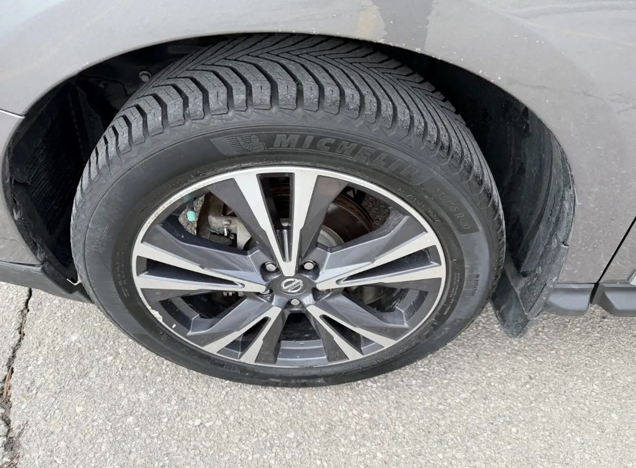 Nissan Pathfinder снимка Nissan Pathfinder