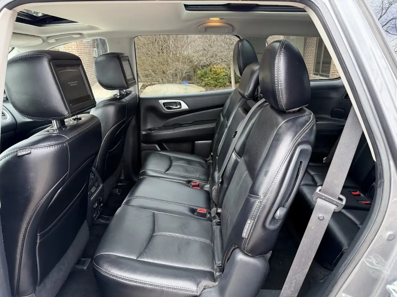 Nissan Pathfinder снимка Nissan Pathfinder