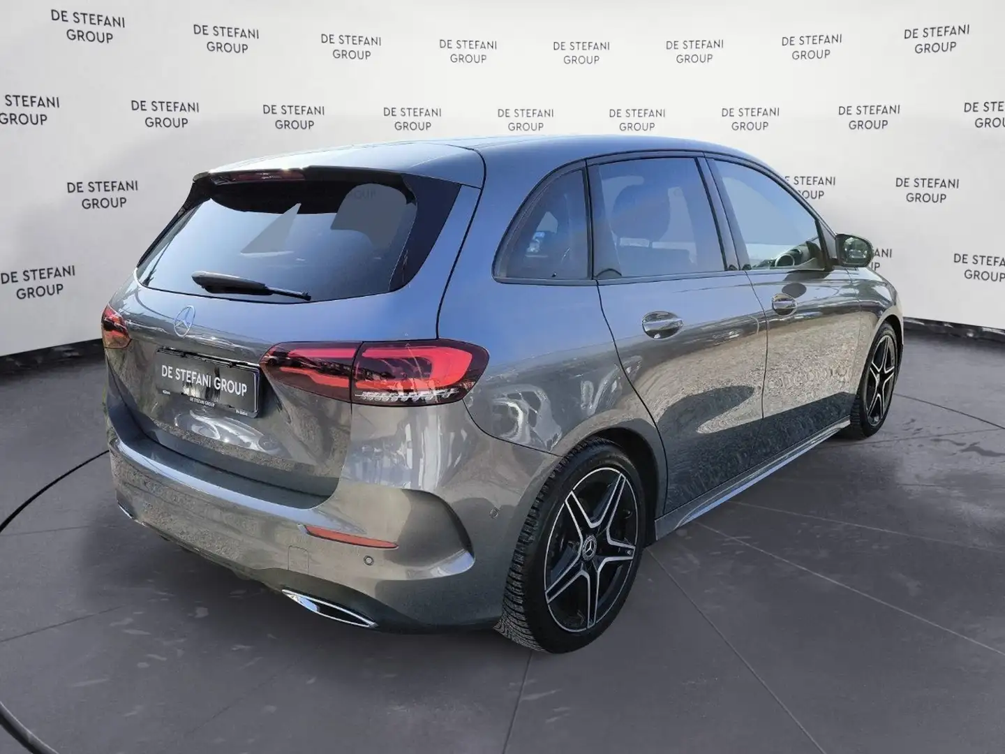 Mercedes-Benz B 180 B 180 d Automatic Premium NIGHT-PACK Grigio - 2