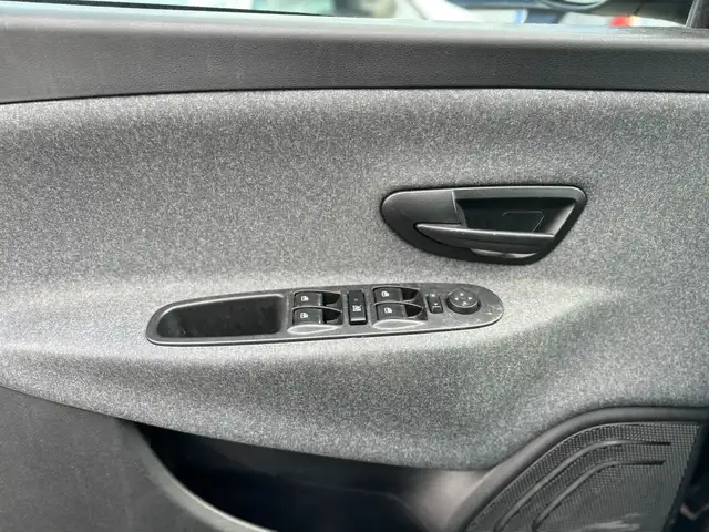 Lancia Ypsilon view 11