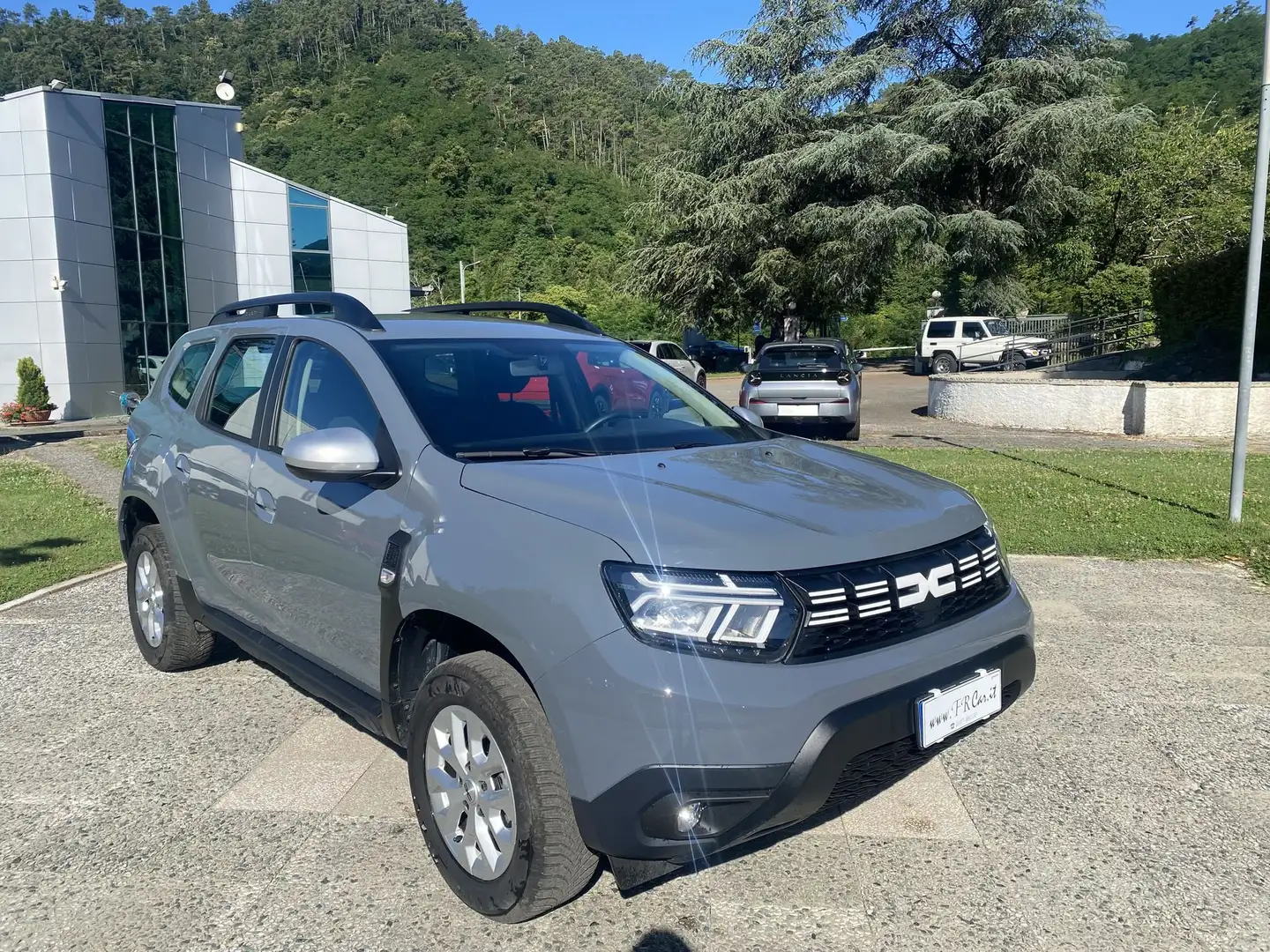 Dacia Duster 1.0 TCe GPL 100 CV 4x2 Essential Grigio - 1