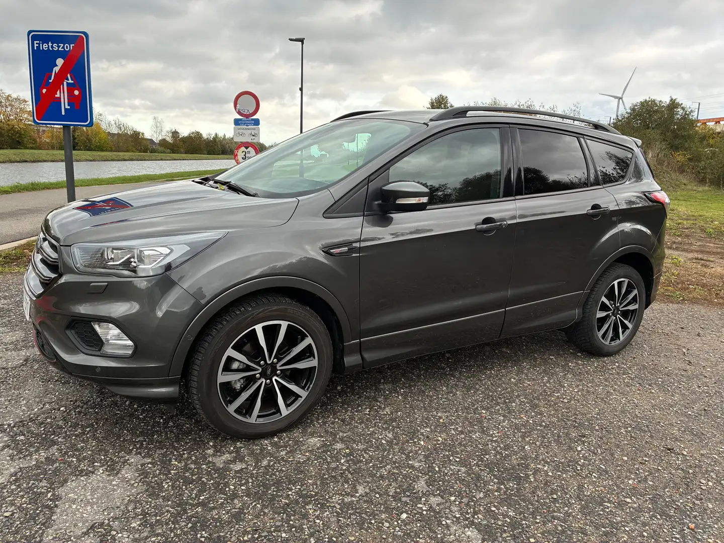 Ford Kuga Kuga 1.5 EcoBoost FWD ST Line 78017 km !! Gris - 1