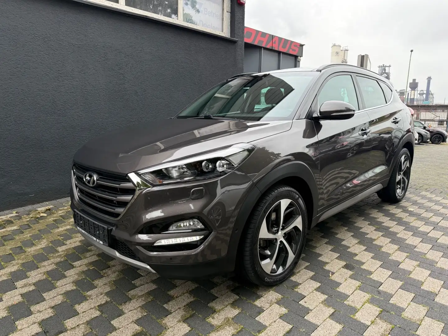 Hyundai TUCSON Premium 4WD Navi Leder LED Pano Braun - 1