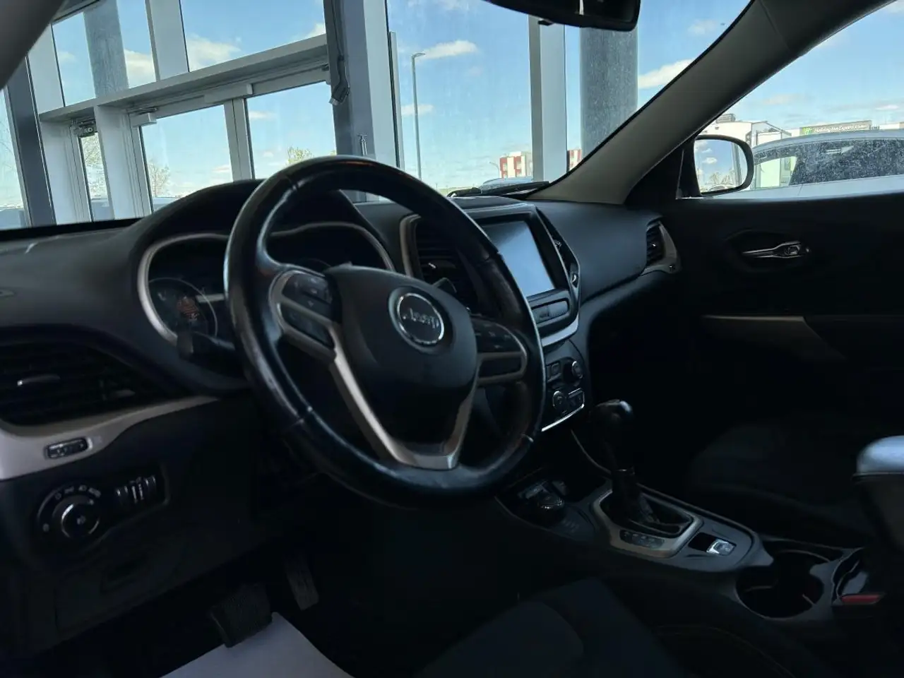Jeep Cherokee снимка Jeep Cherokee