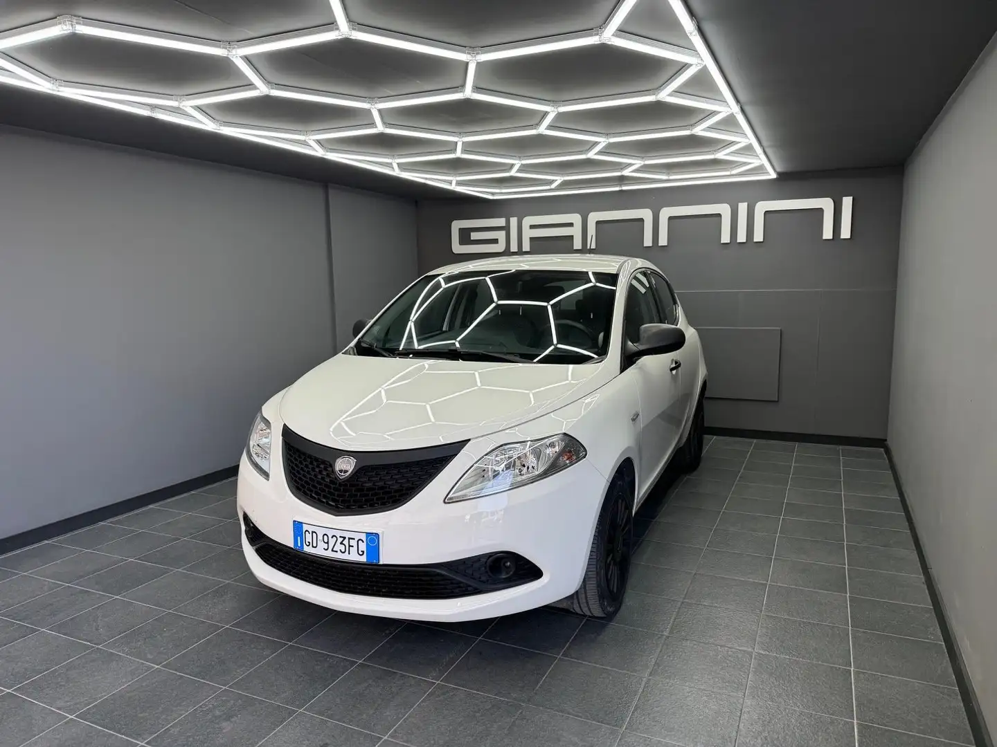 Lancia Ypsilon Con Possibilità di finanziamento Bianco - 1