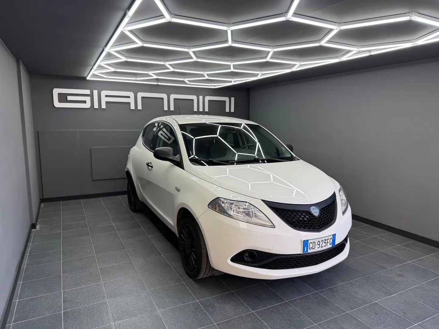 Lancia Ypsilon Con Possibilità di finanziamento Bianco - 2