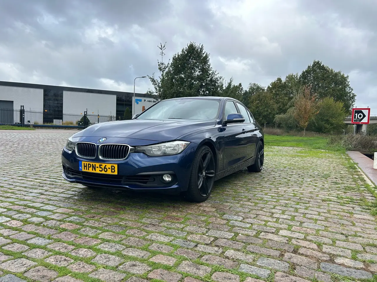 BMW 330