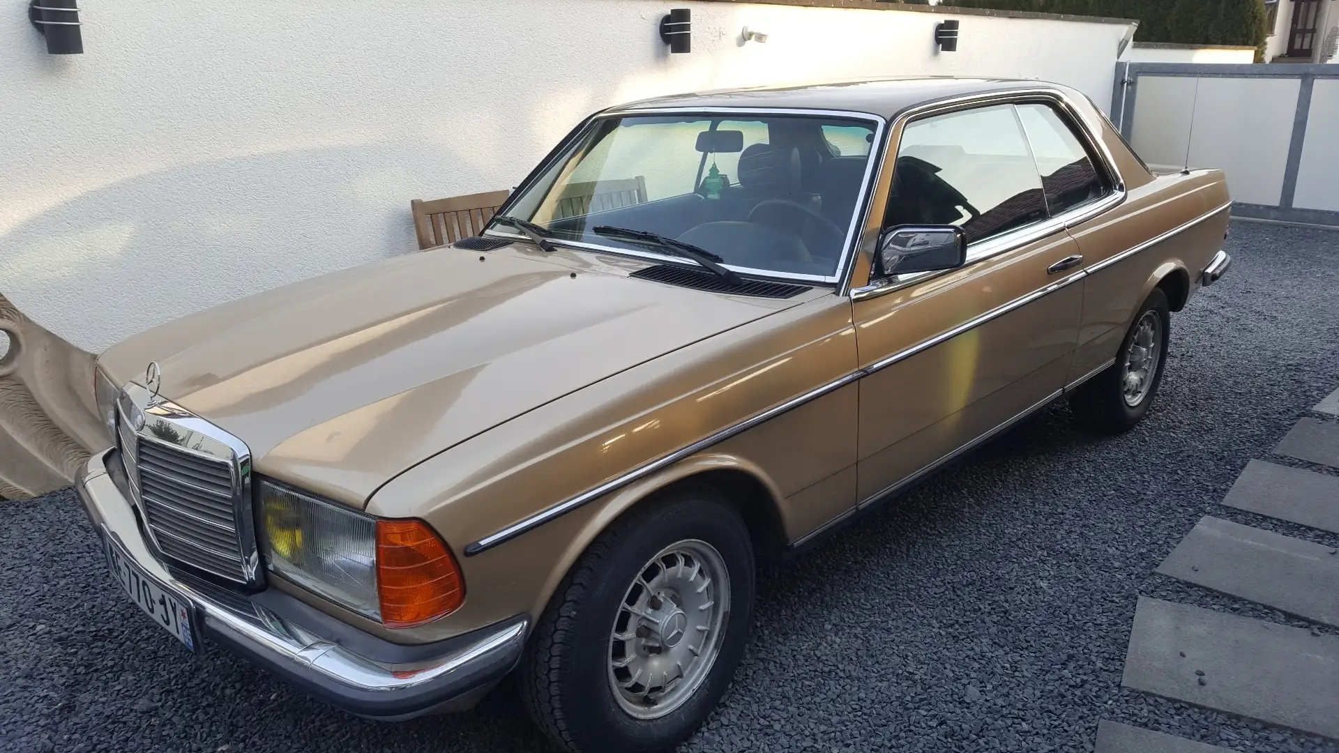 Mercedes-Benz Baureihe 123 230 CE - 1