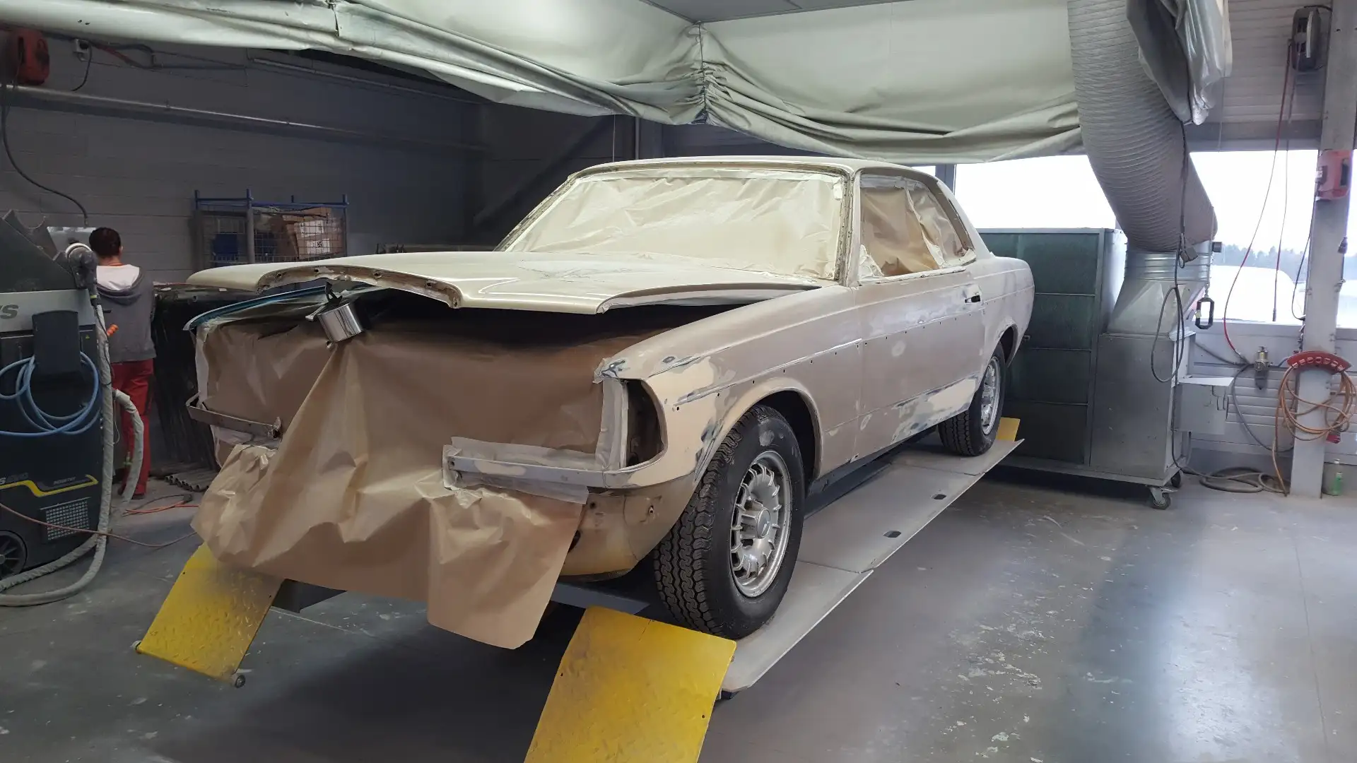 Mercedes-Benz Baureihe 123 230 CE - 2