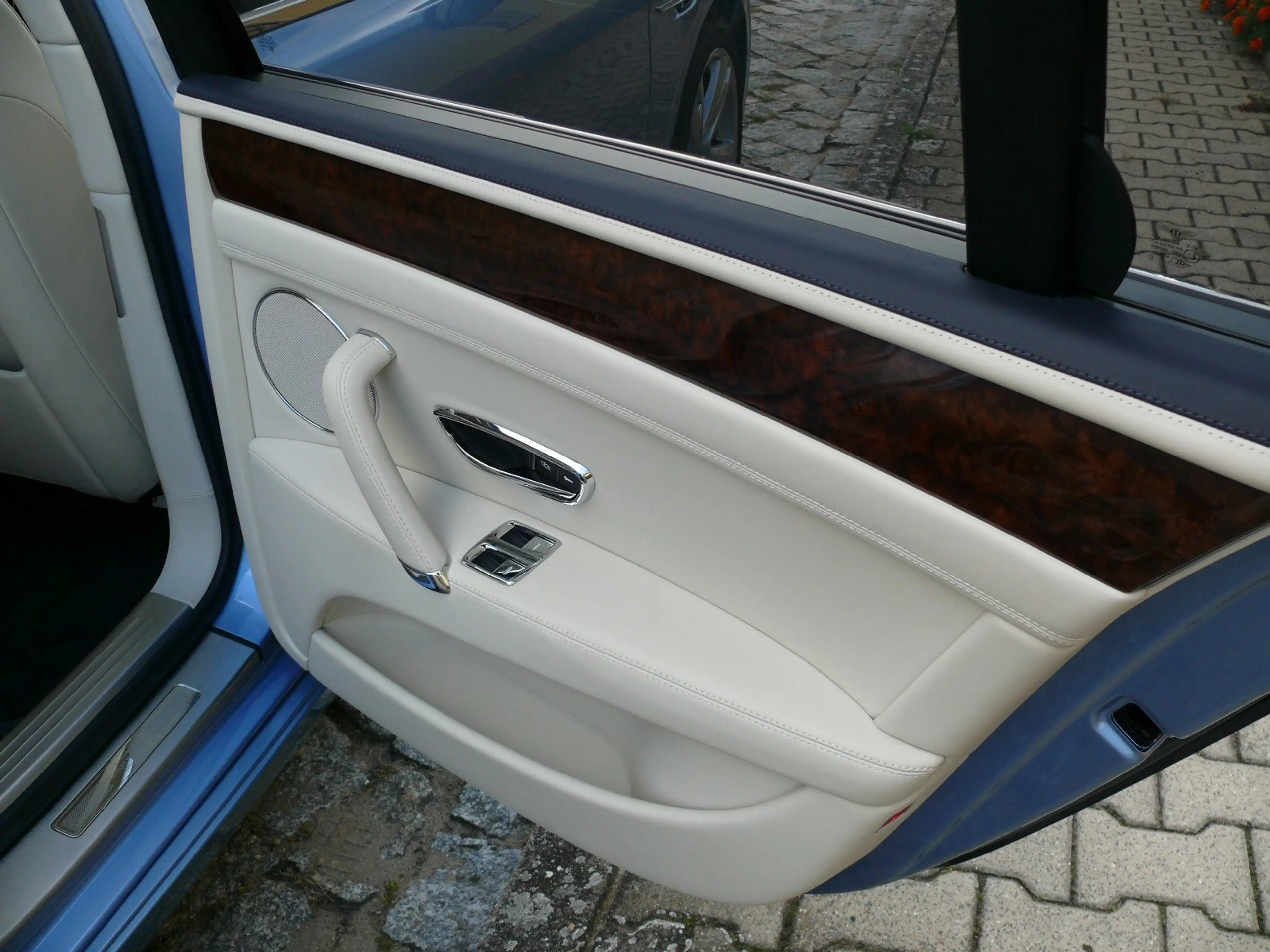 Bentley Flying Spur Top 1 Vorbesitzer 625 PS Scheckheft unfallfrei — photo 15