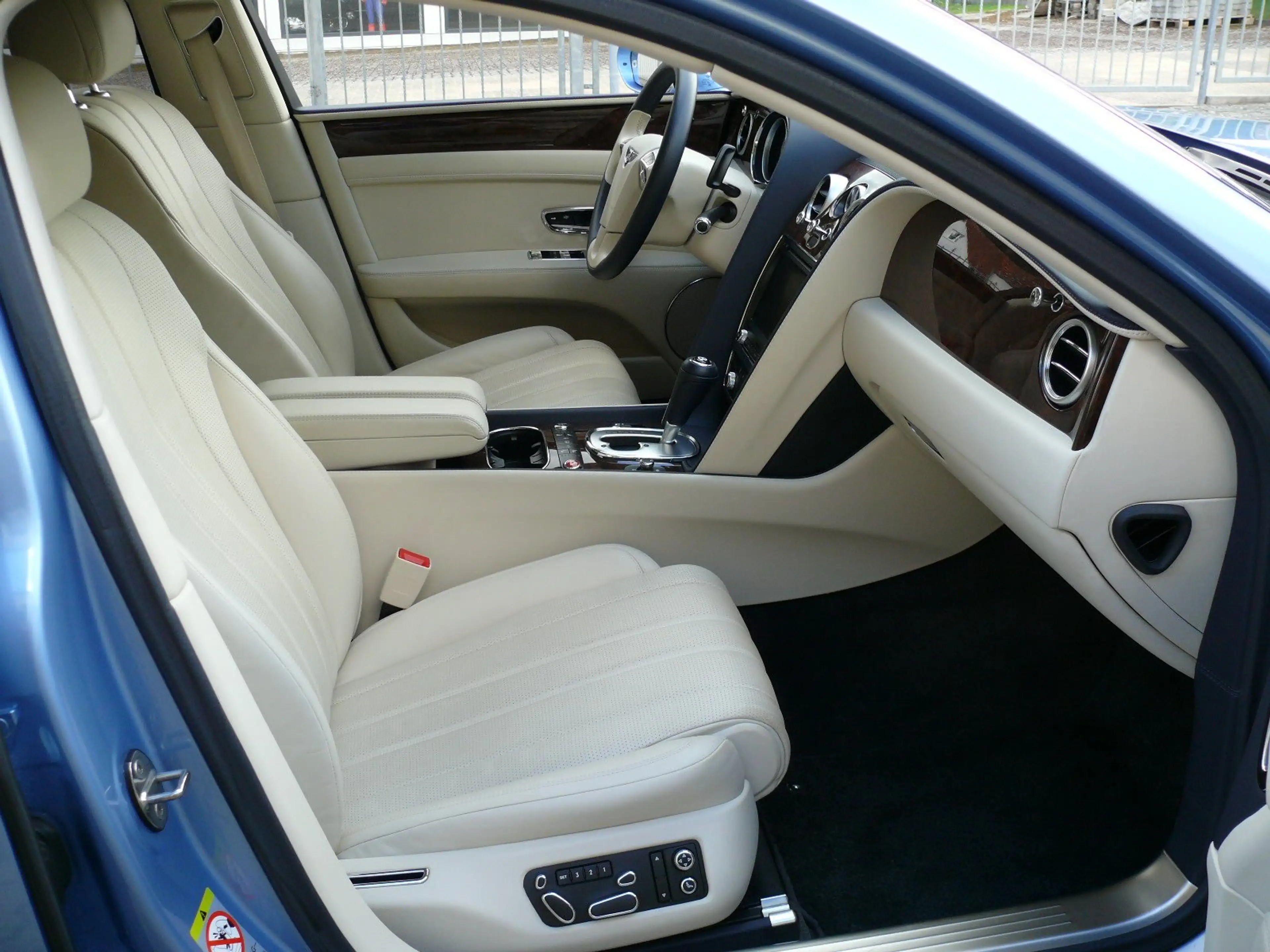 Bentley Flying Spur Top 1 Vorbesitzer 625 PS Scheckheft unfallfrei — photo 5