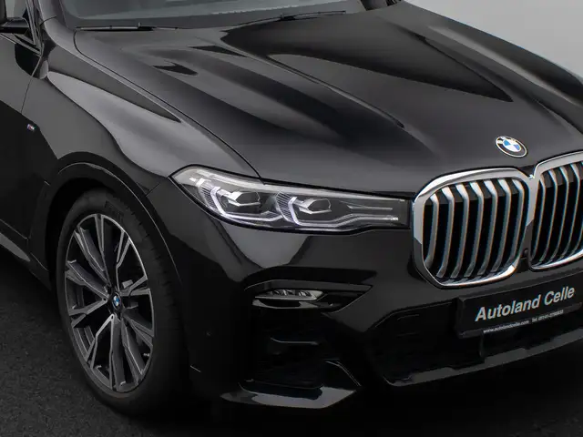 BMW X7 view 17