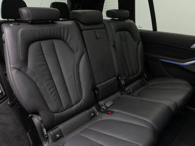 BMW X7 view 28