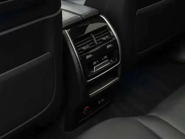 BMW X7 view 29