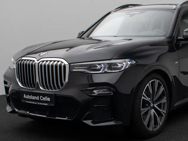 BMW X7 view 16