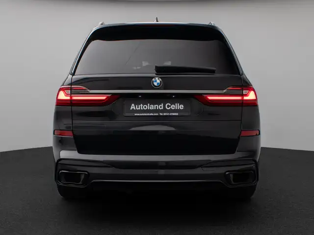 BMW X7 view 8