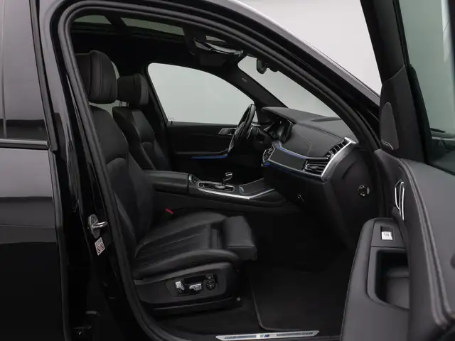 BMW X7 view 24