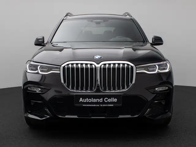 BMW X7 view 2