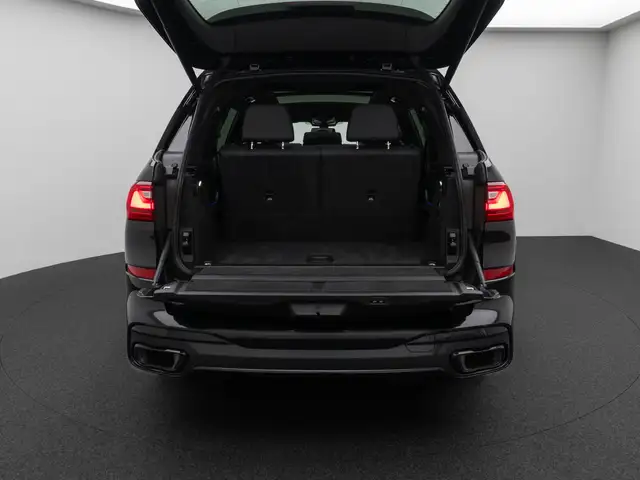 BMW X7 view 13