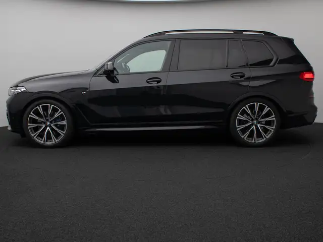 BMW X7 view 11