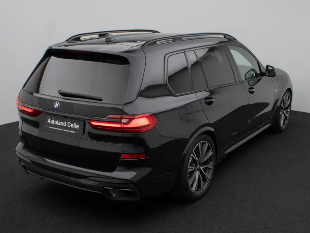BMW X7 view 7