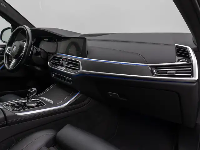 BMW X7 view 23