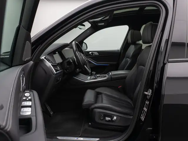 BMW X7 view 19