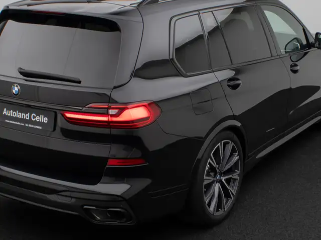 BMW X7 view 15