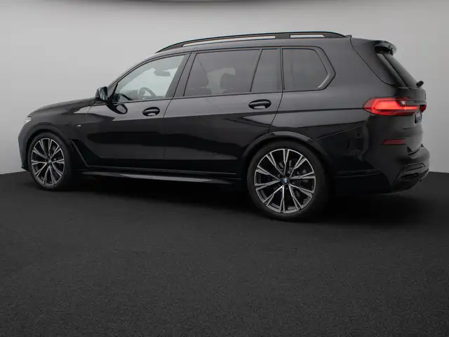 BMW X7 view 10