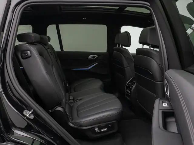 BMW X7 view 26