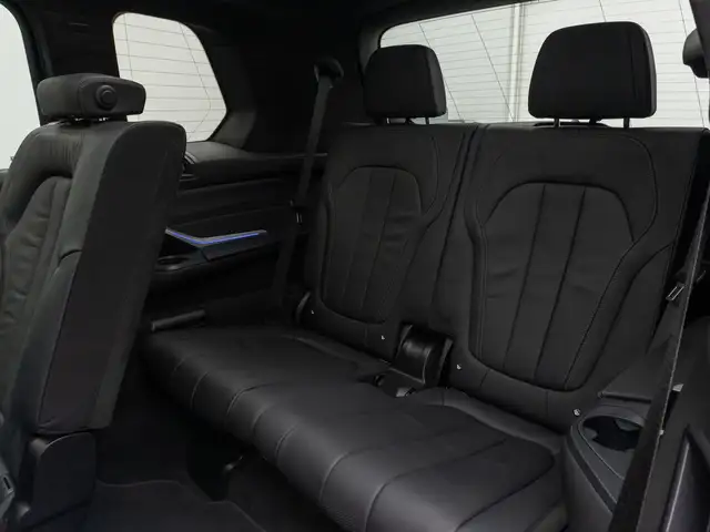 BMW X7 view 27