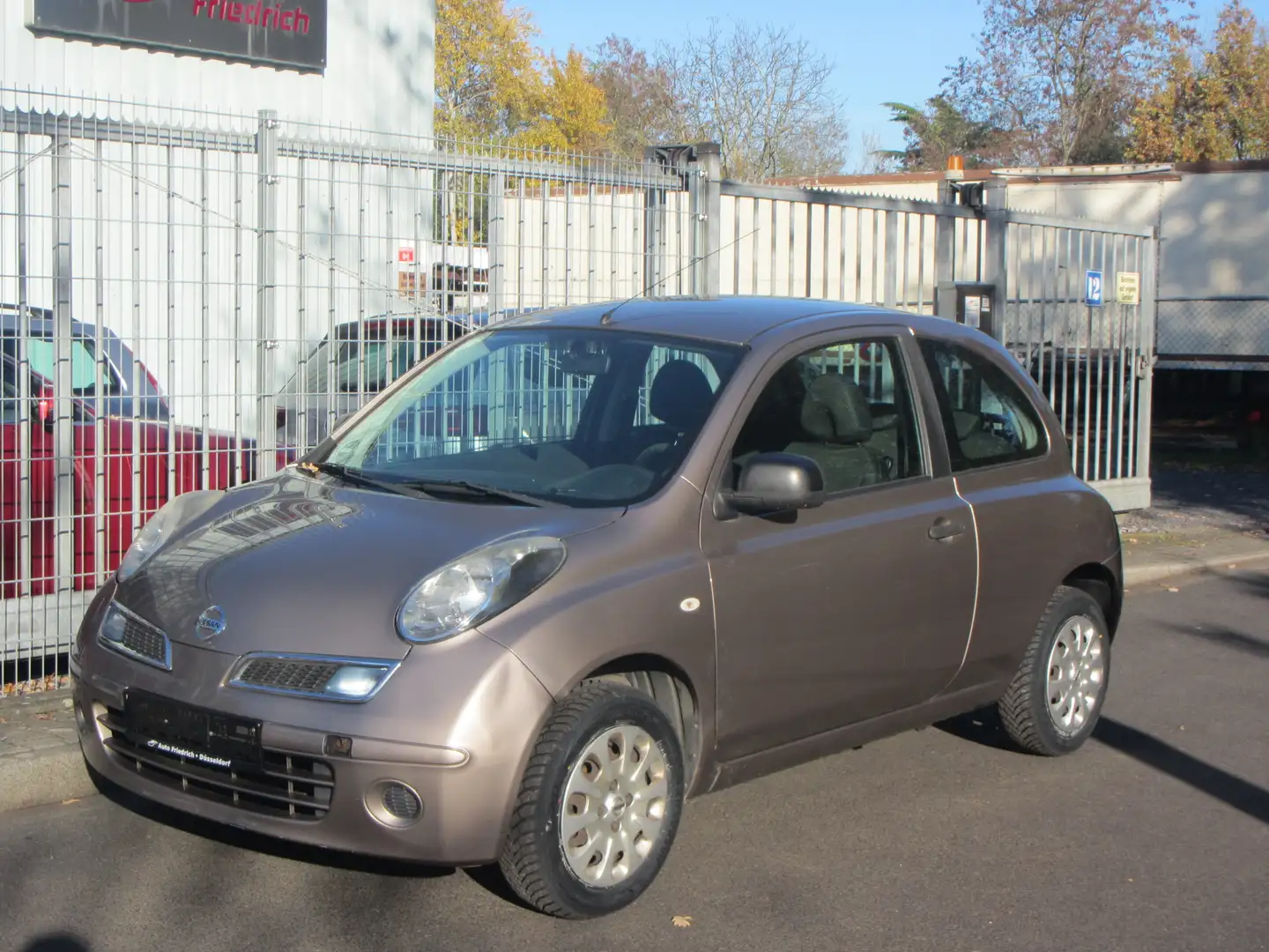 Nissan Micra Visia Beige - 1