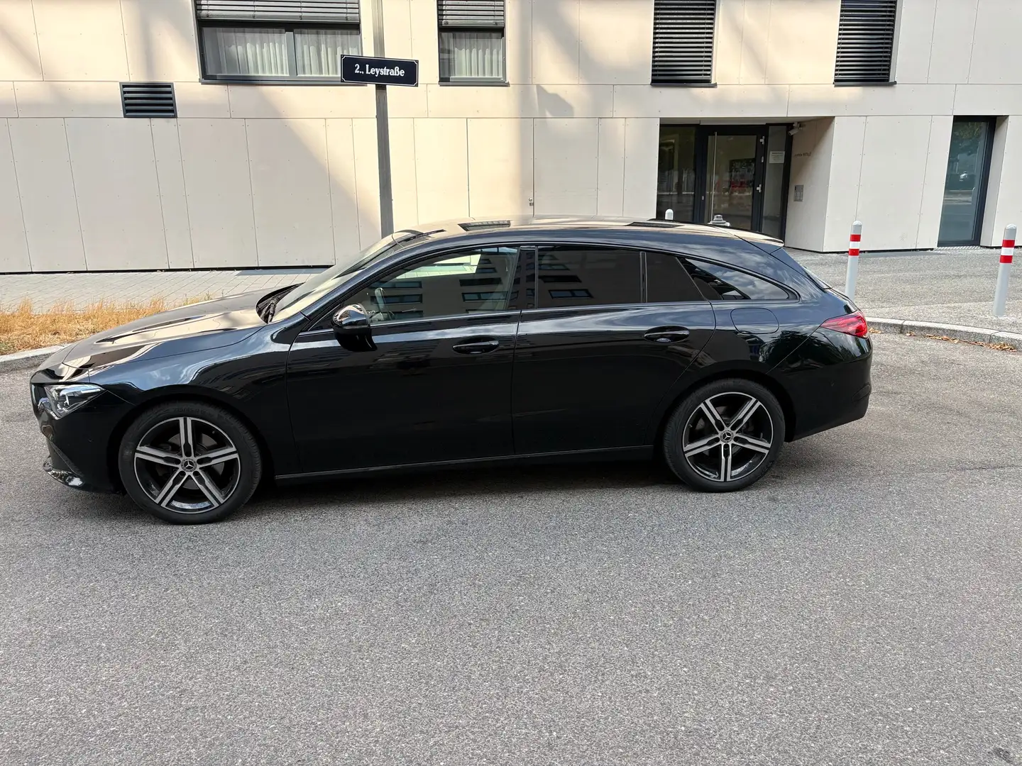 Mercedes-Benz CLA 200 CLA 200 d Shooting Brake Aut. Schwarz - 2