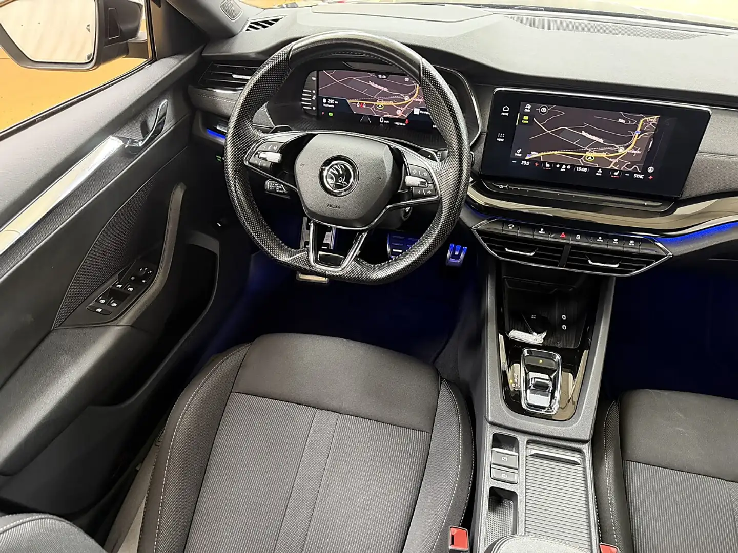 Skoda Octavia Combi 2,0 TDI Style DSG_Pano_Navi_ Schwarz - 2