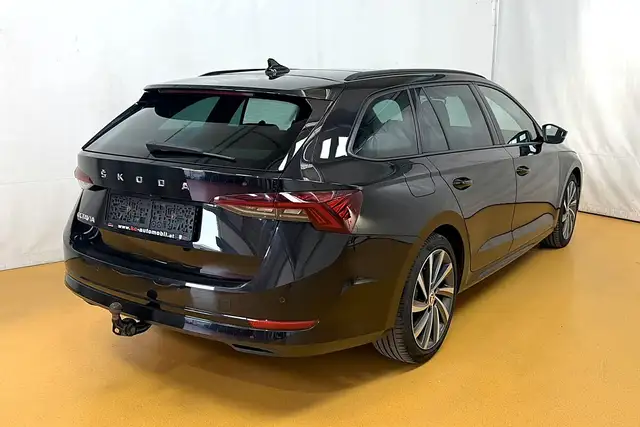 Skoda Octavia view 3