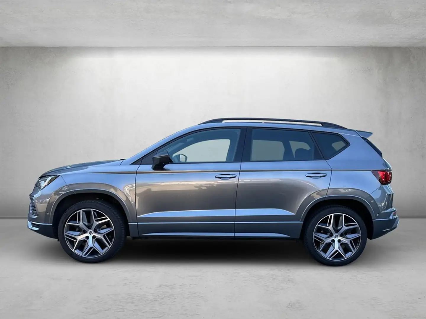 SEAT Ateca FR 2.0 TSI DSG 4Drive Navi; Beats; Winter Grijs - 2