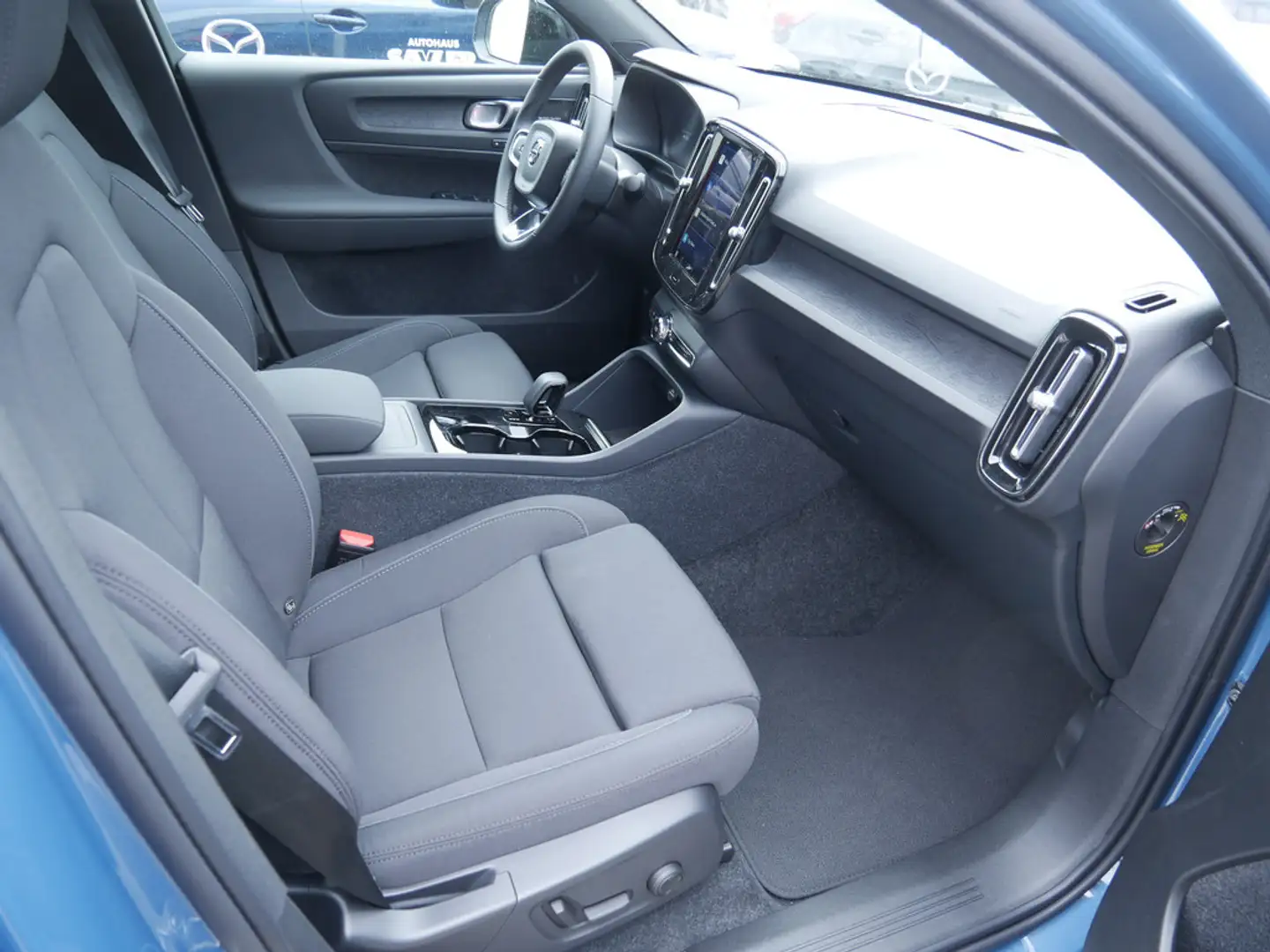 Volvo C40 Ultimate Recharge Pure Electric 2WD PANO Blau - 2